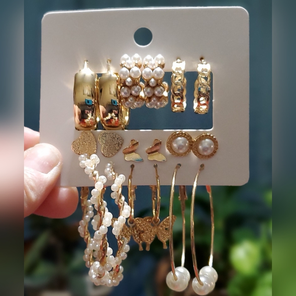 NEW Gold Tone Earrings ✨️